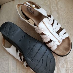 Clark's bendable sandles 8